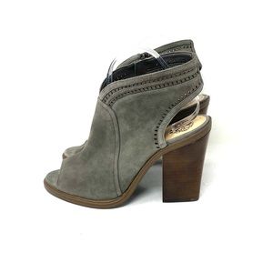 Vince Camuto Shooties